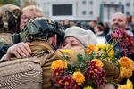 De ukrainske styrker blev modtaget med hjertelig begejstring, da de tilbageerobrede magten i havnebyen Kherson.  Foto: -/Ritzau Scanpix