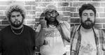 Pierce Jordan (i midten)  skriger, rapper og spoken word’er sig igennem Soul Glos fremragende fjerde album. Pr-foto 