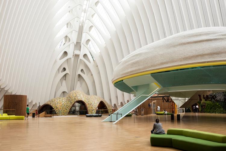 Rumskib eller kulturcenter? Efter flere års tomhed og stilstand, er L'Àgora genopstået og åbent for offentligheden igen.  