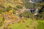 I oktober satte det schweiziske jernbaneselskab Rhaetian Railway (RhB) verdensrekord på de berømte skinner omkring Landwasser-viadukten. Foto: Philipp Schmidli