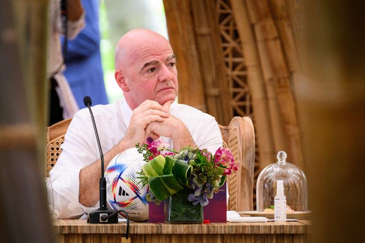 Bare fem dage inden den officielle åbning af VM i Qatar er Fifa-præsidenten Gianni Infantino rejst til Bali med en klar opfordring til verdens ledere. Foto: Pool/Ritzau Scanpix