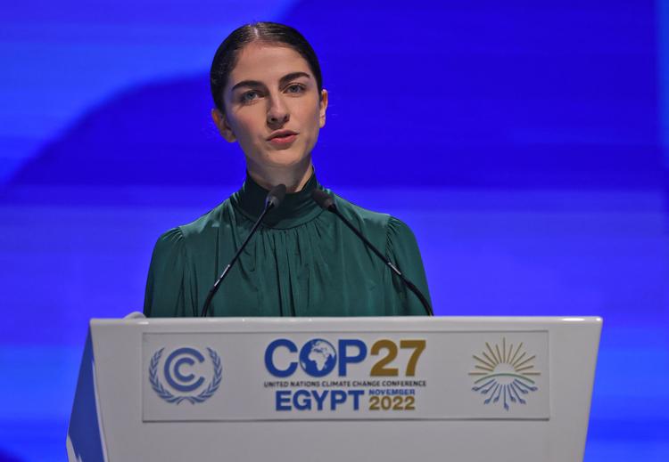 Romina Pourmokhtari tog sit nederlag i EU med oprejst pande og lover at støtte en klimafond, hvis den bliver til virkelighed.  Foto: Ahmad Gharabli/Ritzau Scanpix