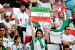 Iranske fans havde et budskab i åbningskampen mod England, som rakte langt ud over fodbolden. Foto: Jens Dresling