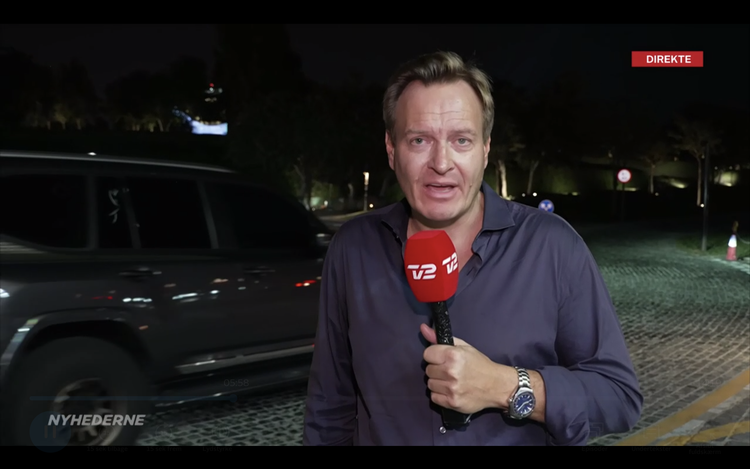 Rasmus Tantholdt dækker VM-slutrunden for TV 2. Også i starten af turneringen oplevede han at blive forhindret i at lave sit arbejde, da sikkerhedsfolk afbrød en direkte udsendelse.  