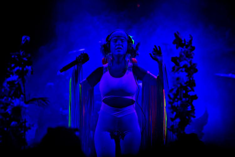 Med en eksplosiv koncert på Vega skruede colombianske Bomba Estéreo op for varmen i en kold tid  Foto: Martin Lehmann