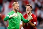 Kasper Schmeichel og Joachim Andersen ses her under Danmarks kamp mod Tunesien. Foto: Jens Dresling