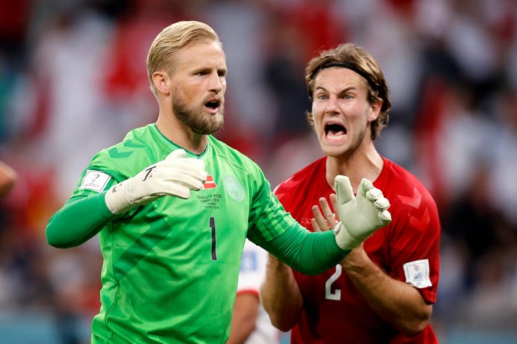 Kasper Schmeichel og Joachim Andersen ses her under Danmarks kamp mod Tunesien. Foto: Jens Dresling