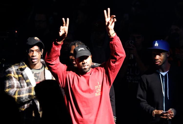 Kanye West skulle angiveligt have beordret en farvet kvindelig ansat til at sidde på gulvet i flere timer under et møde. Foto: Cl**ny** Dk**ny** Cl**ny**/AP