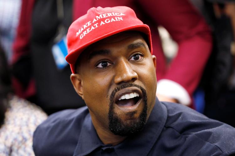 Kanye West har tidligere mødtes med Donald Trump - blandt andet i 2018, hvor han bar den karakteristiske MAGA-kasket i Det Hvide Hus. Foto: Kevin Lamarque/Ritzau Scanpix