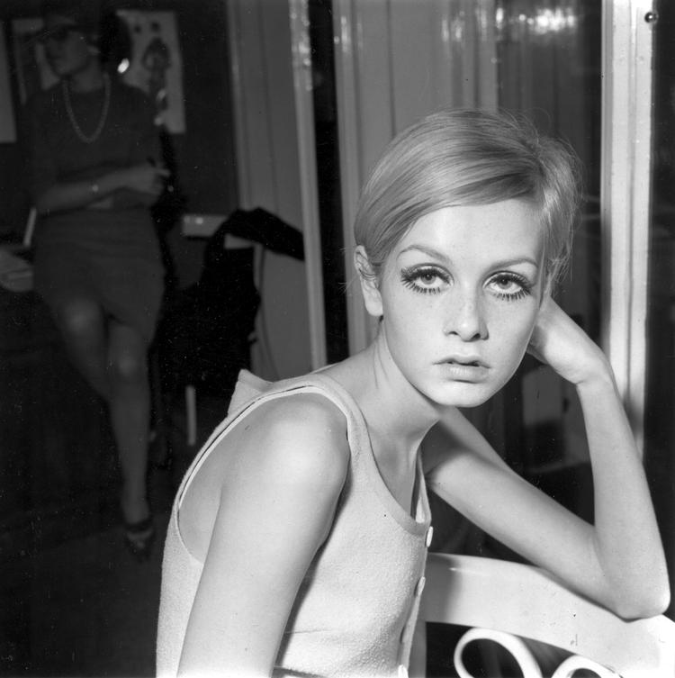Vipperne sad i frynser rundt om øjnene på den britiske model Twiggy. Her er hun fotograferet i London i oktober 1966 - samme år hun blev udråbt til 'The Face of '66' i Daily Express.   Foto: Bob Dear/Ritzau Scanpix