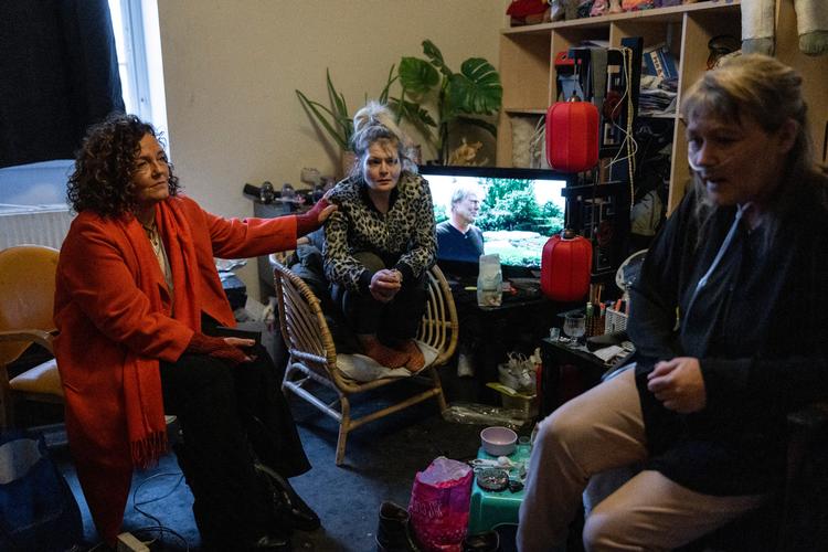 Nanna W. Gotfredsen er nyvalgt folketingsmedlem for Moderaterne. Hun har igennem en årrække hjulpet Annika Ejsenhardt (i midten) og Anja Bloch (til højre) som gadejurist. Foto: Christian Falck Wolff