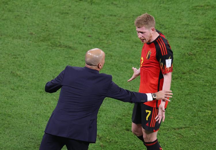 Verdensstjernen Kevin De Bruyne løb ud til landstræner Roberto Martínez for at udtrykke sin utilfredshed i stedet for at fejre Michy Batshuayis scoring til 1-0 mod Canada. Foto: Molly Darlington/Ritzau Scanpix