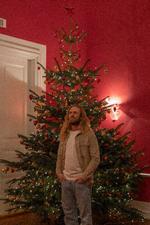 Jacob Axholm Balling har siden 2016 været frivillig hos EventyrJul, hvor frivillige arrangerer en stor fælles juleaften for hårdt ramte børnefamilier. Foto: Hannah Aurora Almstrup