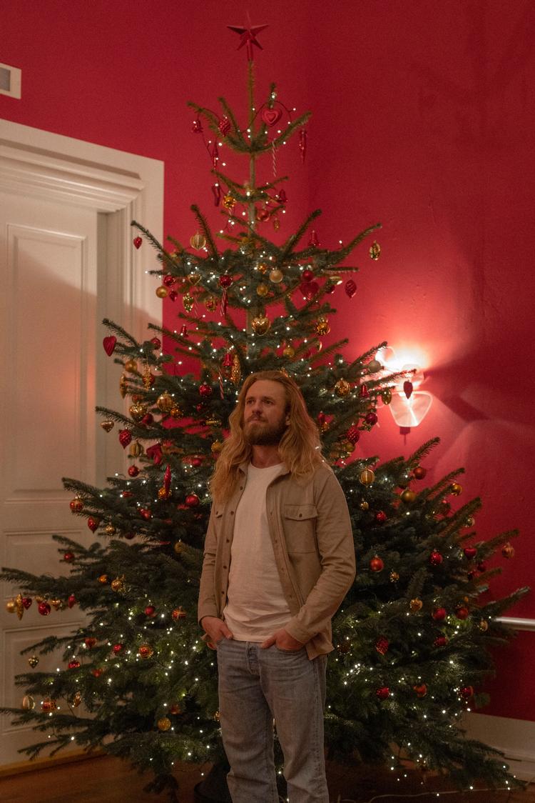 Jacob Axholm Balling har siden 2016 været frivillig hos EventyrJul, hvor frivillige arrangerer en stor fælles juleaften for hårdt ramte børnefamilier. Foto: Hannah Aurora Almstrup