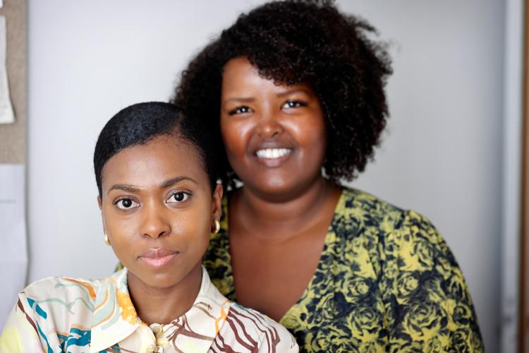 Ingrid Baraka (tv.) og Naima Yasin står bag podcasten 'A Seat At The Table'.  Foto: Jens Dresling
