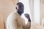 Stormzy har smidt sit 'barsk fyr'-panser og viser sine blødere sider på sit tredje album 'This Is What I Mean'. Stilheden, der præger sangene, klæder den normalt så hårdtslående rapper. Foto: PR