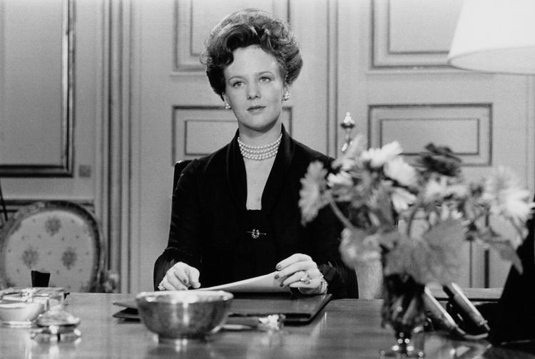 Dronning Margrethes sprog i nytårstalerne er fulgt med tiden, viser en ny bog. Billedet er fra hendes allerførste nytårstale, som hun holdt i 1972.    Foto: Morten Langkilde