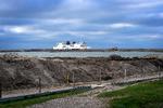 Scandlines sejler stadig fra Rødbyhavn til Puttgarden, men en ny kystlinje er allerede ved at tegne sig på Sydlolland. Foto: Per Munch