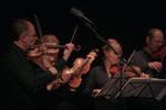 Den barokerfarne violinist Peter Spissky til venstre ledede orkesteret Camerata Øresund i koncerten, der sendes på P2 lillejuleaften. Foto: Caroline Bittencourt