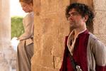 En mur adskiller Cyrano fra hans elskede Roxanne. En mur, der handler om naturlige begrænsninger og grænseløs begavelse. Still Det Danske Filminstitut