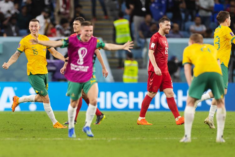 VM slutrunden i Qatar.Australien - Danmark Australsk jubel efter sejren over Danmark. Danmarks Pierre-Emile Højbjerg og Andreas Christensen.Foto: Gregers Tycho   Arkivfoto Gregers Tycho