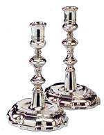 Baroklysestagerne kan i dag ses på Horsens Museum.  Foto: Foto fra bogen