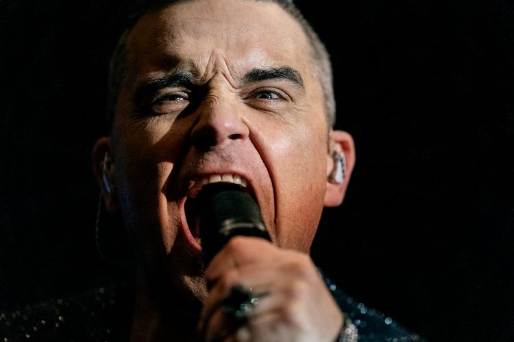 Robbie Williams fotograferet under en koncert på Smukfest i 2019. Arkivfoto Jens Hartmann