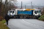 En vejspærring i Rudare, etableret af serbere, som beskyldes for at angribe Kosovos politi. Foto: Florion Goga/Ritzau Scanpix