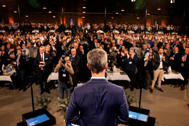 Jakob Ellemann-Jensen skal i kølvandet på forhandlingerne overbevise både vælgere og bagland om, at indrømmelserne overfor Socialdemokratiet har været det hele værd. Foto: Finn Frandsen
