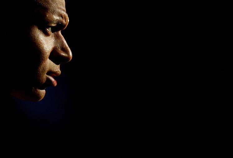 Kylian Mbappé engagerer sig også i livet udenfor banen, men i aften skal han skyde Frankrig i VM-finalen. Foto: Gonzalo Fuentes/Ritzau Scanpix