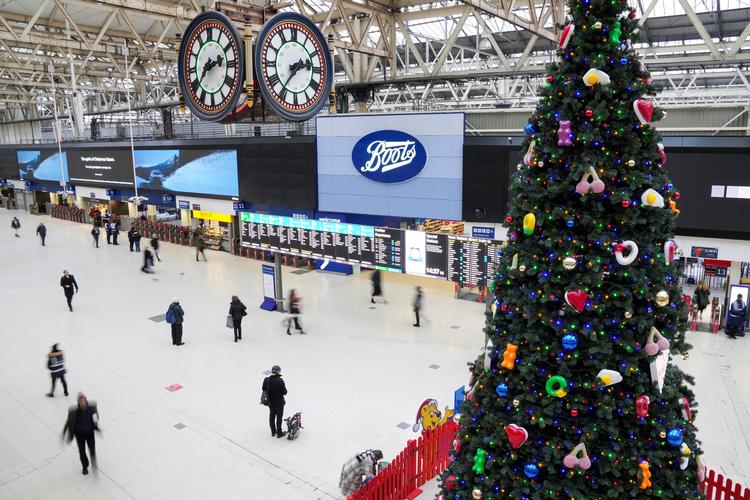 Waterloo station var tirsdag usædvanligt mennesketom på grund af omfattende strejker. Foto: Maja Smiejkowska/Ritzau Scanpix