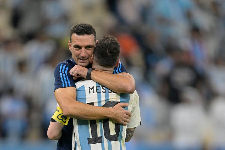  Lionel Scaloni og Lionel Messi nåede akkurat at spille sammen på landsholdet, og landstræneren var med til at overtale legenden til at fortsætte. Foto: Juan Mabromata/Ritzau Scanpix