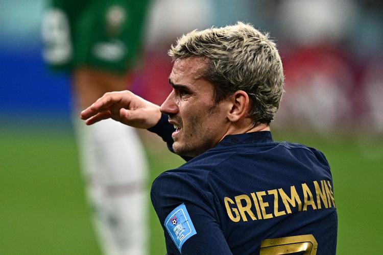 Selv om den tidligere måltyv Antoine Griezmann ikke har scoret i de seneste 15 landskampe for Frankrig, har han næppe tidligere haft en større betydning for landsholdet end netop nu, hvor han med stor succes er bindeleddet mellem forsvar og angreb.  Foto: Gabriel Bouys/Ritzau Scanpix