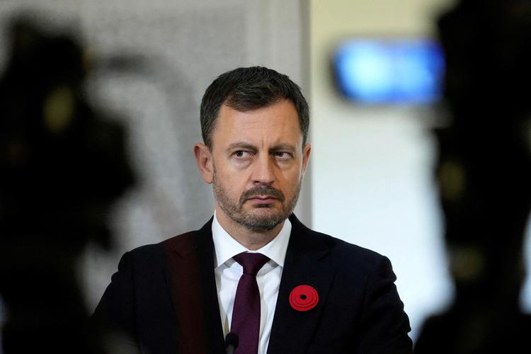 Slovakiets regeringsleder, Eduard Heger, er kommet i mindretal, og derfor har landets præsident nu opløst regeringen. Der forventes at blive udskrevet før sommerferien. Foto: Ints Kalnins/Ritzau Scanpix