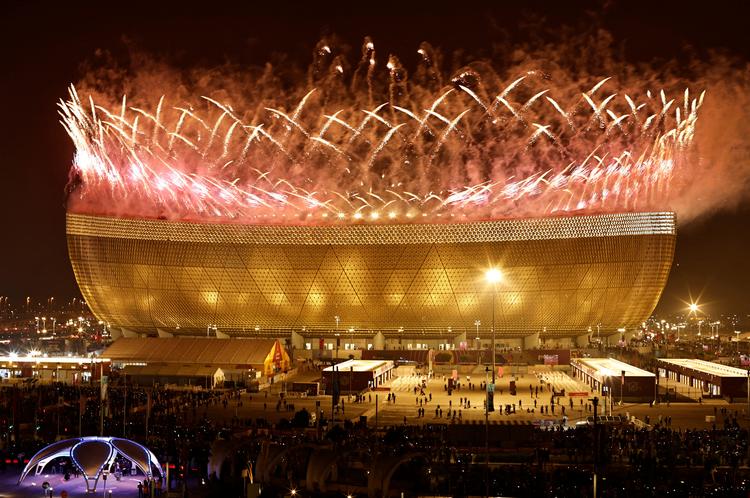 Festfyrværkeri over Lusail Stadium, der husede VM-finalen og ni andre kampe ved slutrunden.  Foto: Hamad I Mohammed/Ritzau Scanpix