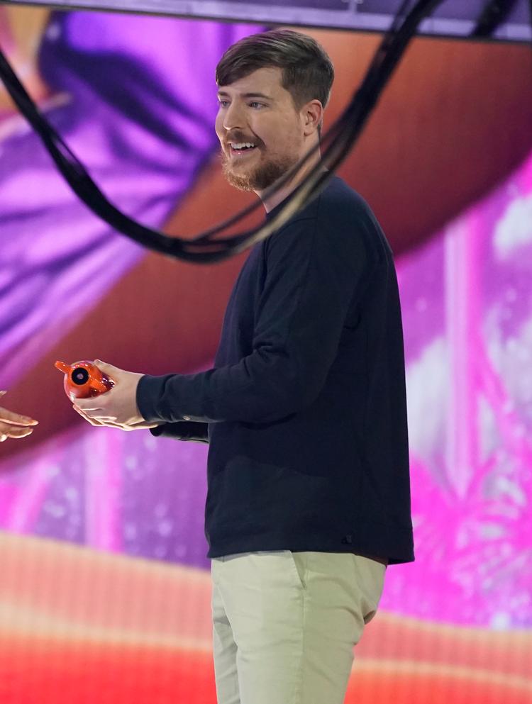 Den 24årige MrBeast er konge af YouTube med over 130 millioner følgere. Foto: Chris Pizzello/Ritzau Scanpix