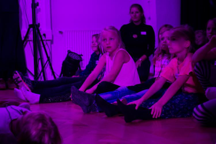 Med næste års budget ved Aarhus Teater ikke, om et læringsprojekt for børn og unge kan fortsætte. Her er børn fra Tranbjerg Skole med på et tidligere forløb.  Foto: Stine Rasmussen