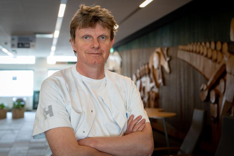 Professor og overlæge Mikkel Østergaard insisterer på den langsomme, solide forskning. Foto: Jacob Lejbach/ Københavns Universitet