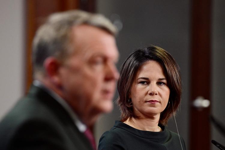 Lars Løkke Rasmussen og hans tyske kollega, Annalena Baerbock, på pressemødet i Berlin i dag. Foto: John Macdougall/Ritzau Scanpix
