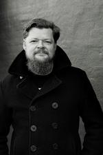 Bødker har en god balance mellem det private og det kriminelle. Ikke for meget kram, kys og kæresteri, og han skriver aldrig ned til sin læser. Foto: PR/Gyldendal