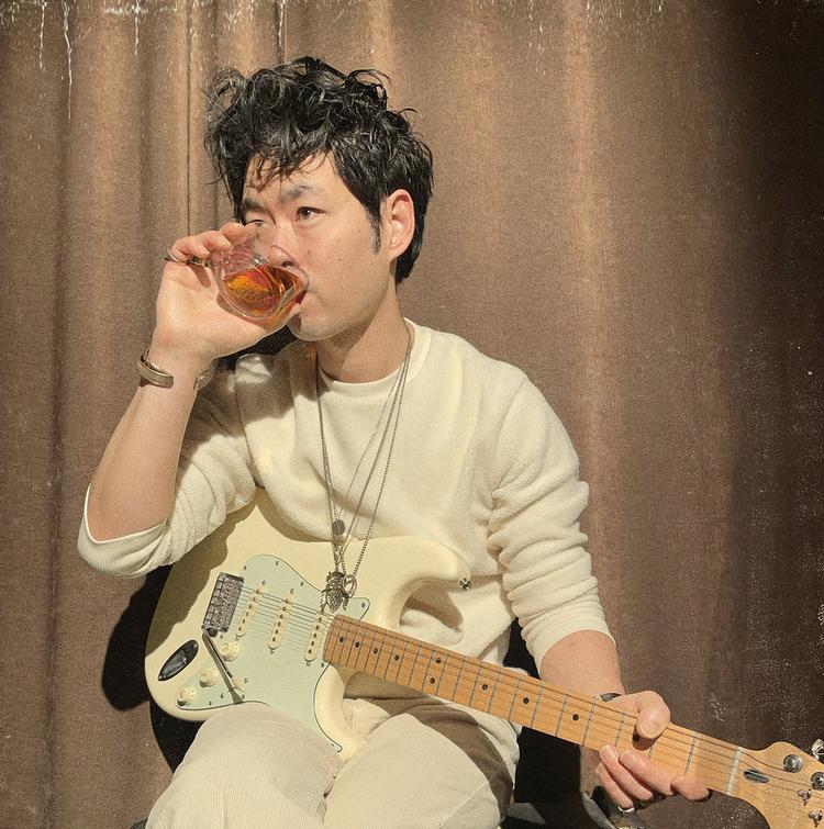 Christian Ki Dall er manden bag enmandsbandet Ki!, og hans nye album er inspireret af musik fra hele verden og en hyldest til musikhelte fra  Fela Kuti til Sharon Jones og George Harrison.  Foto: PR foto