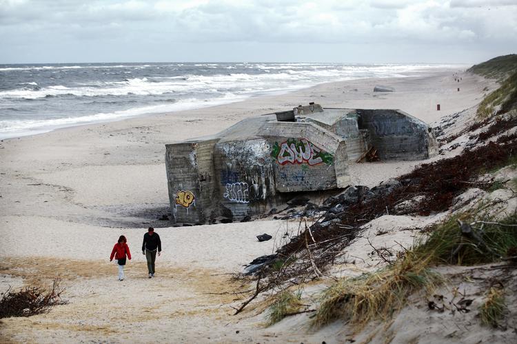 Turisterne er især populære i kyst- og naturdanmark, som her ved Søndervig, hvor de skaber arbejdspladser, butikker og mere kulturliv. Foto: Morten Langkilde