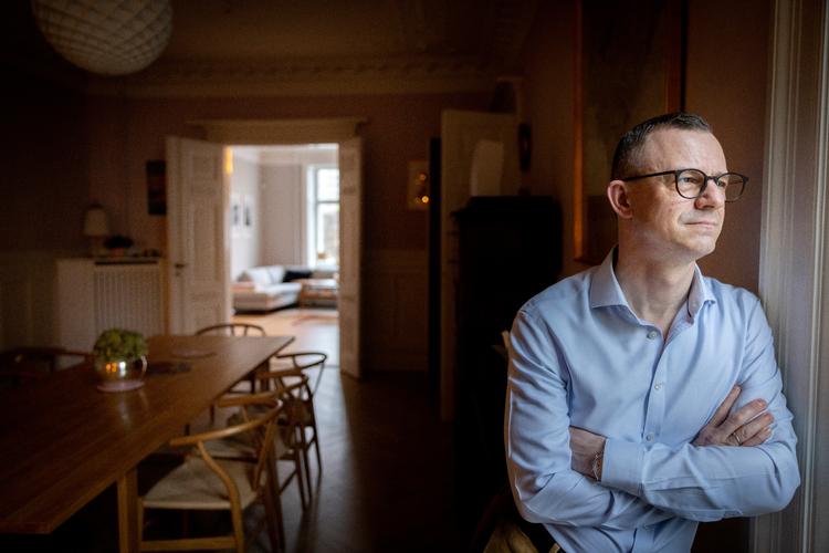 Diskussionslysten, med et lyst, engageret og indimellem lidt for stædigt sind. Professor, dekan Mikkel Vedby Rasmussen fylder 50 år.    Foto: Mads Nissen