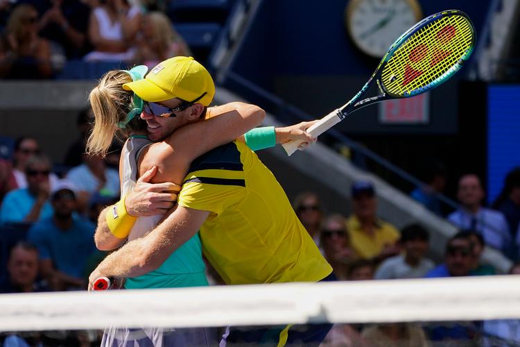 Mixed double har aldrig haft høj status i tennisverdenen, men det er en disciplin, der ofte har fået godt tag i tilskuerne på stadion.   Foto: Matt Rourke/Ritzau Scanpix