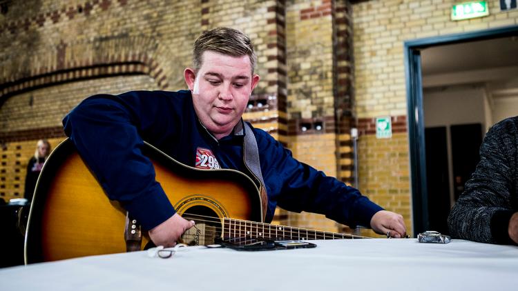 Buschaufføren Henrik leverede et højdepunkt  i første afsnit af årets 'X Factor' med sin version af ’Ring of Fire’ af Johnny Cash. Foto: Lasse Lagoni/TV 2