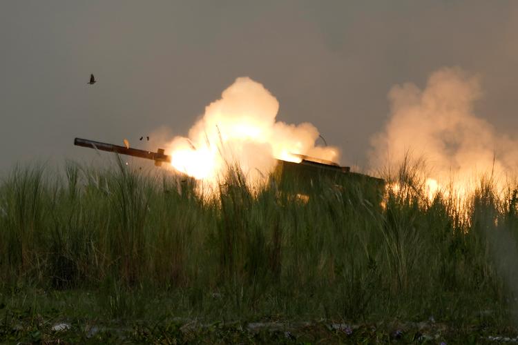 Det var Himars-missiler som dette, der ramte erhvervsskolen i den besatte by Makijivka, som russerne benyttede som kaserne. Foto: Aaron Favila/Ritzau Scanpix