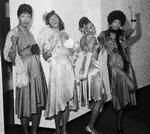 Især i 1970'erne og årtiet efter havde The Pointer Sisters stor succes. Her ses de i 1973. Længst til venstre står Ruth Pointer. Derefter følger søstrene Anita, Bonnie og June Pointer. Efter Anita Pointers død nytårsaftensdag er kun Ruth Pointer i live af de fire.  Foto: Anonymous/Ritzau Scanpix
