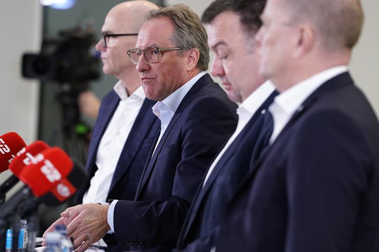 Forhandlerne fra lønmodtagersiden og arbejdsgiversiden deltager i pressebriefing før overenskomstforhandlinger i Industriens Hus i København. Foto: Liselotte Sabroe/Ritzau Scanpix