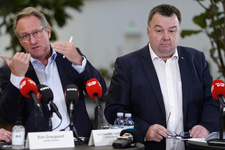 Dansk Industris administrerende direktør, Lars Sandahl Sørensen, og Dansk Metals formand, Claus Jensen, ved dagens optaktspressemøde forud for de kommende overenskomstforhandlinger.  Foto: Liselotte Sabroe/Ritzau Scanpix
