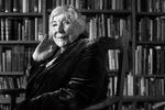 Fay Weldons store forfatterskab blev ved med at have mange læsere, ikke mindst i Danmark. I sin sidste tid boede hun på et plejehjem i Northampton. Her er hun fotograferet i 2017 i det hjem i Dorset, hun delte med sin tredje ægtemand Nick Fox. Som hun søgte om skilsmisse fra for to år siden.  Foto: Niels Ahlmann Olesen/Ritzau Scanpix